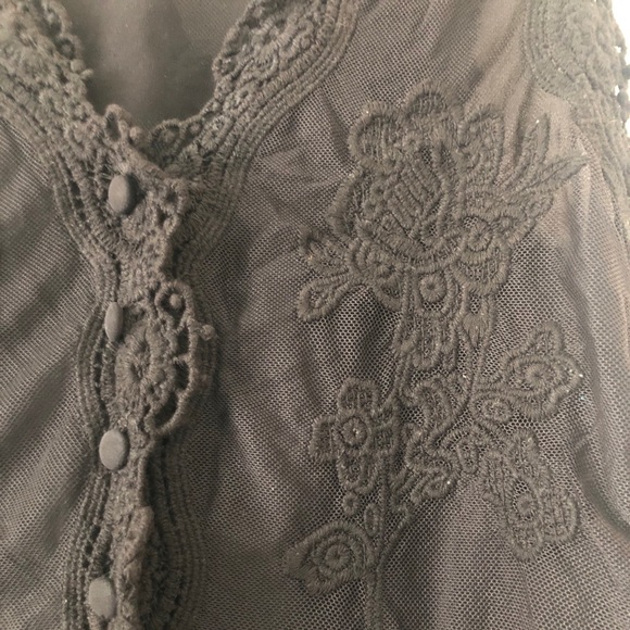 Delicate lace dress - Picture 3 of 5